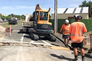 Renewal of wastewater infrastructure that runs through the KiwiRail yard on Eastown Road takes palce from 27 May-12 July